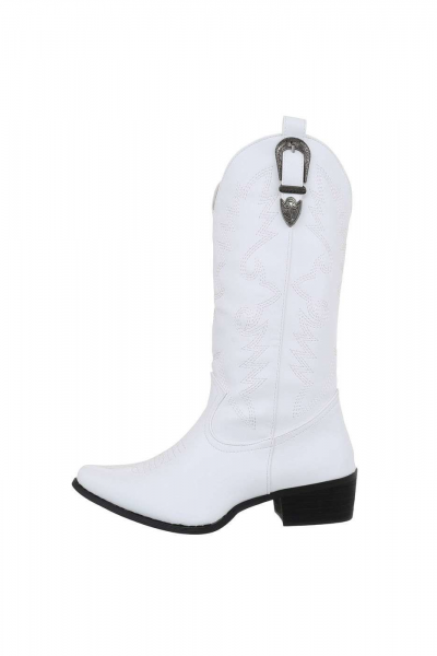 Cizme tip ciocata accesorizate cu catarma, albe