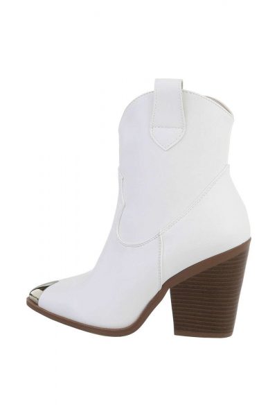 Botine stil ciocate accesorizate, albe